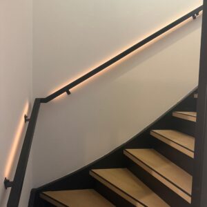 Trapleuning 40x40 uit 1 stuk met verlichting op maat